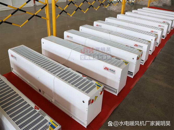 顶吹式风幕机通过特定装置将空气强力向上吹出,形成一道无形的空气
